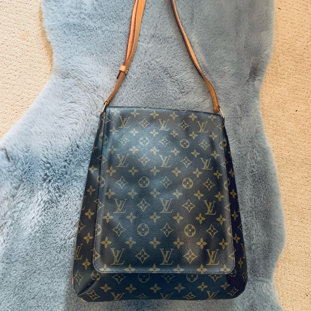 Authentic Rare Gem 💎 Louis Vuitton Musette Salsa GM